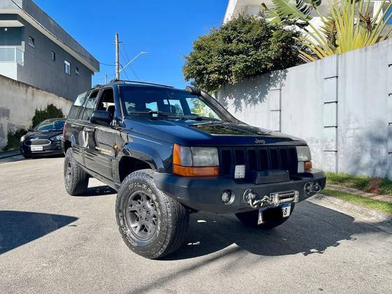 JEEP GRAND CHEROKEE 5.2 LIMITED 4X4 V8 16V GASOLINA 4P AUTOMÁTICO